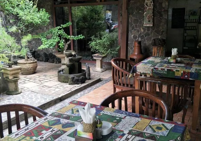 هتل Temple Cafe & Seaside Cottages