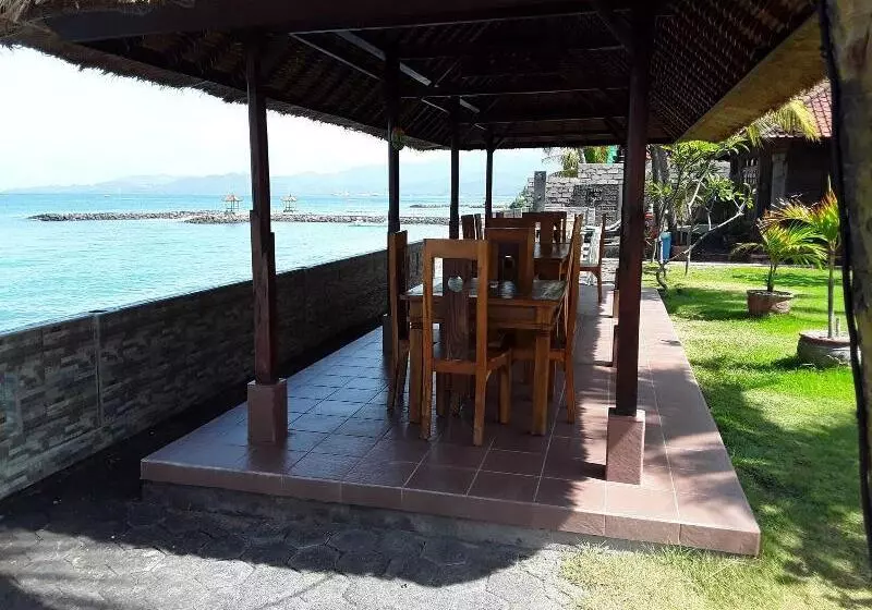 هتل Temple Cafe & Seaside Cottages