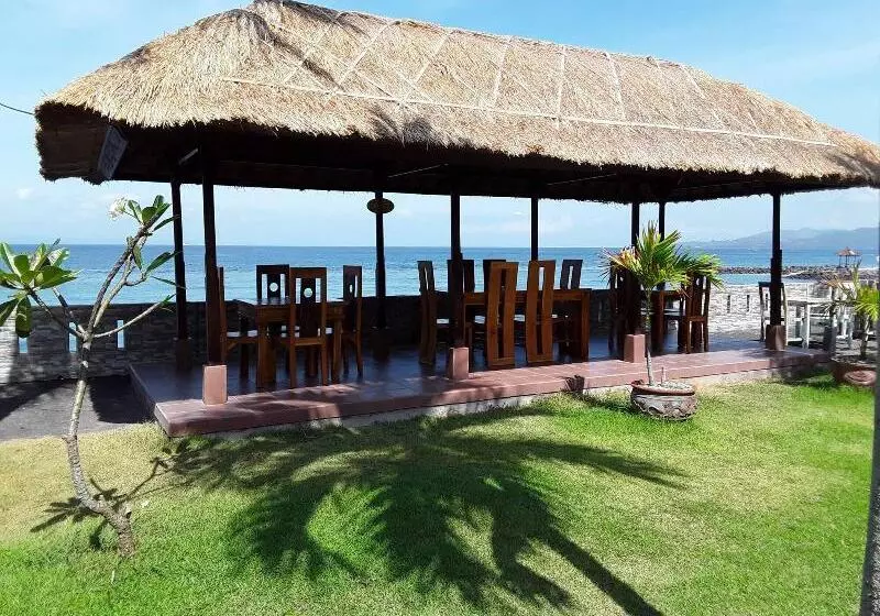 هتل Temple Cafe & Seaside Cottages