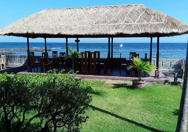 هتل Temple Cafe & Seaside Cottages