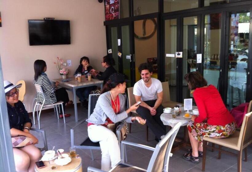 هتل U Dee Room And Coffee