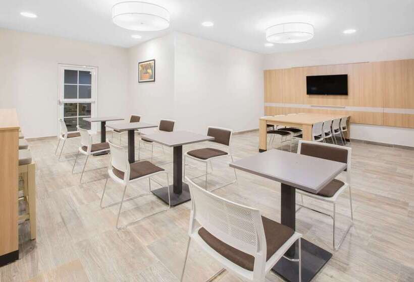 Microtel Inn & Suites By Wyndham Cuauhtemoc Campos Menonitas