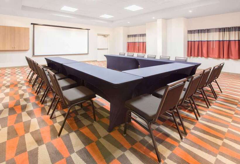 Microtel Inn & Suites By Wyndham Cuauhtemoc Campos Menonitas