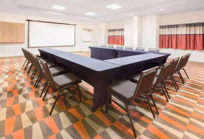 Microtel Inn & Suites By Wyndham Cuauhtemoc Campos Menonitas