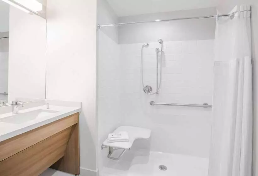 Microtel Inn & Suites By Wyndham Cuauhtemoc Campos Menonitas