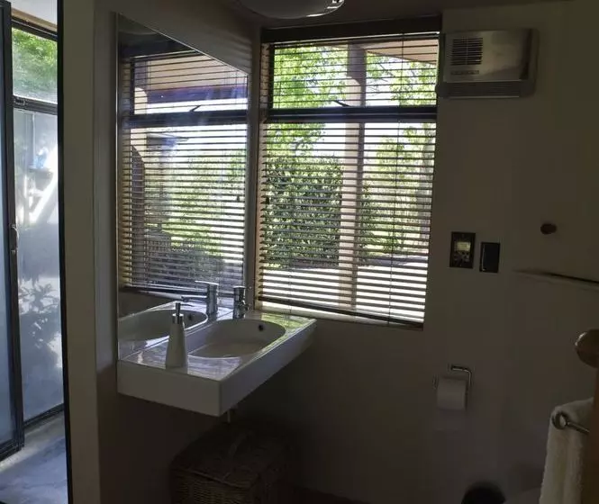 ペンション John's House
