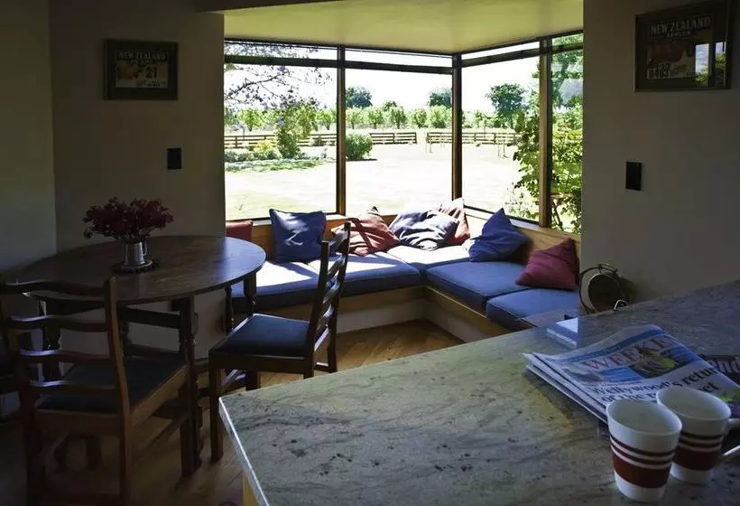 ペンション John's House
