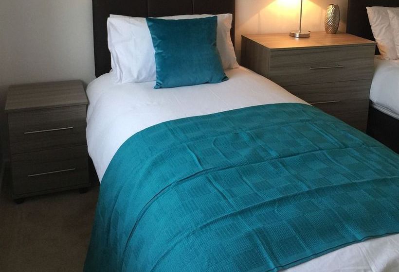 بنسيون Ditton Meadows House