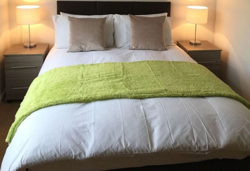 بنسيون Ditton Meadows House