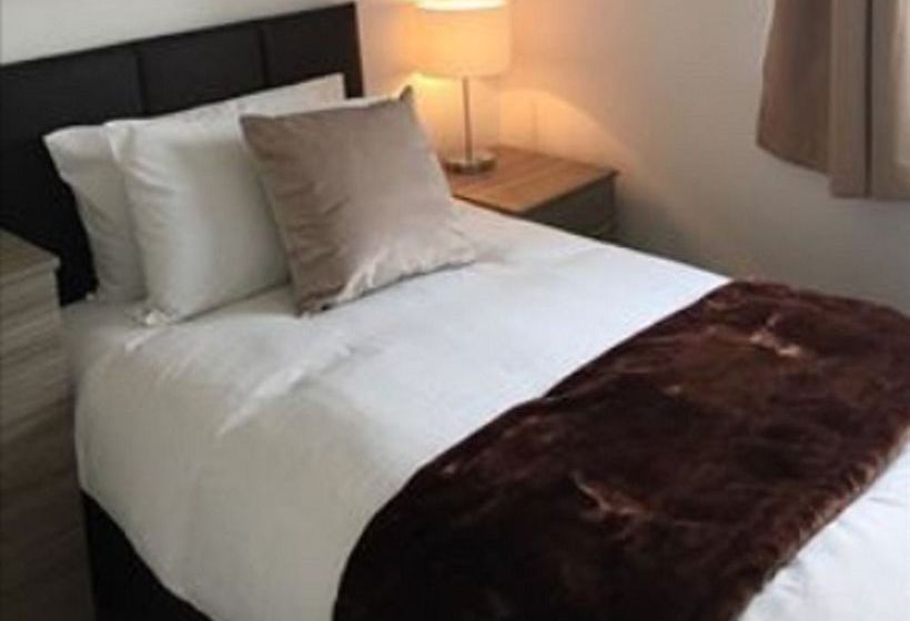 بنسيون Ditton Meadows House