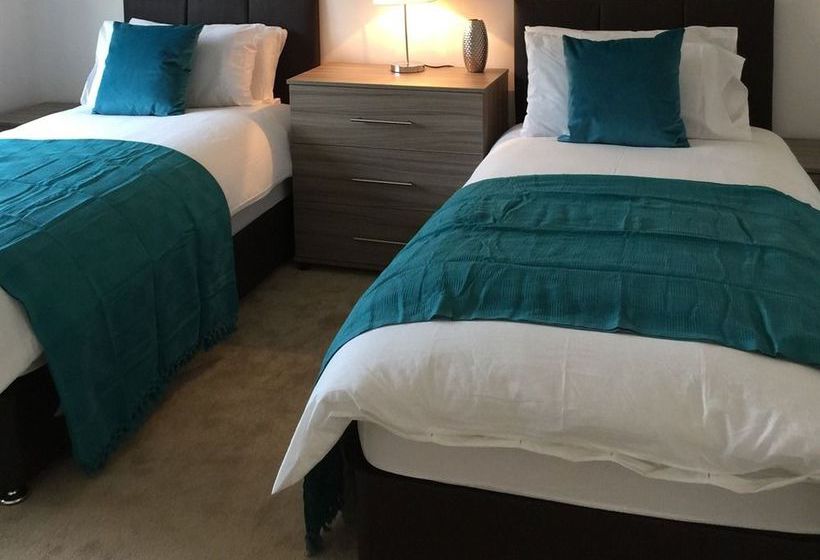 بنسيون Ditton Meadows House