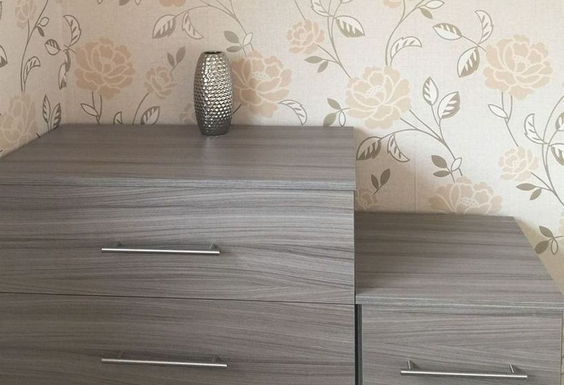 بنسيون Ditton Meadows House