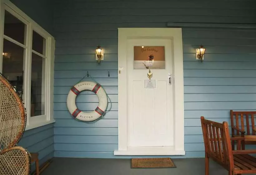 ペンション The Gables B&b