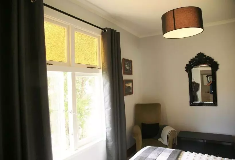 ペンション The Gables B&b