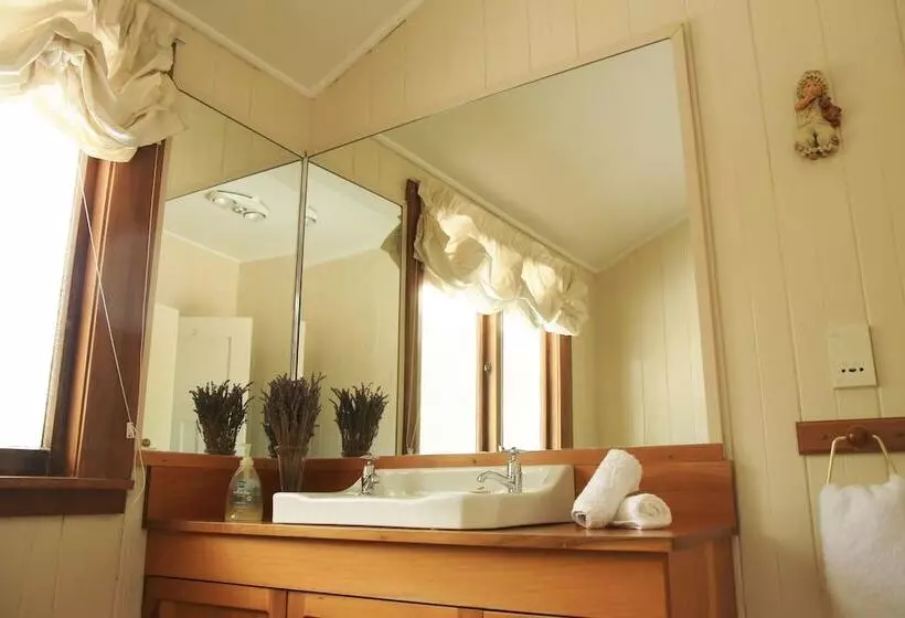 ペンション The Gables B&b
