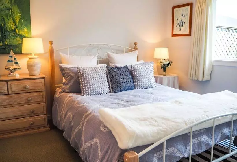 ペンション The Gables B&b