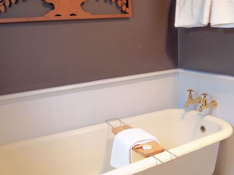 بنسيون The Gables B&b