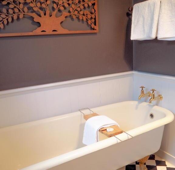 بنسيون The Gables B&b