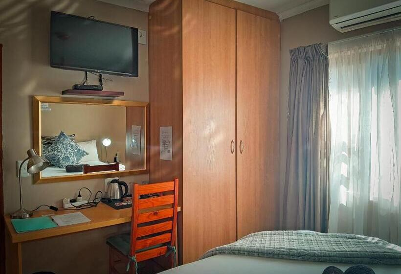 Пансион Woodpecker S Inn Guest House