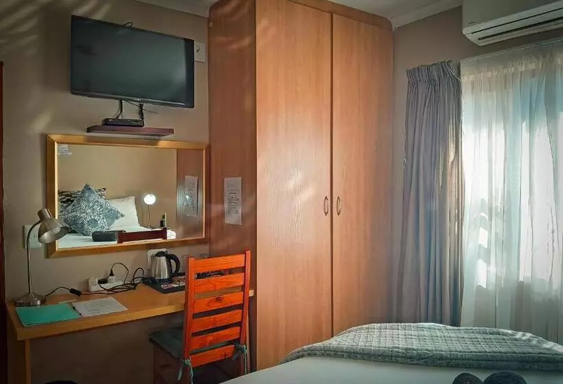 پانسیون Woodpecker S Inn Guest House