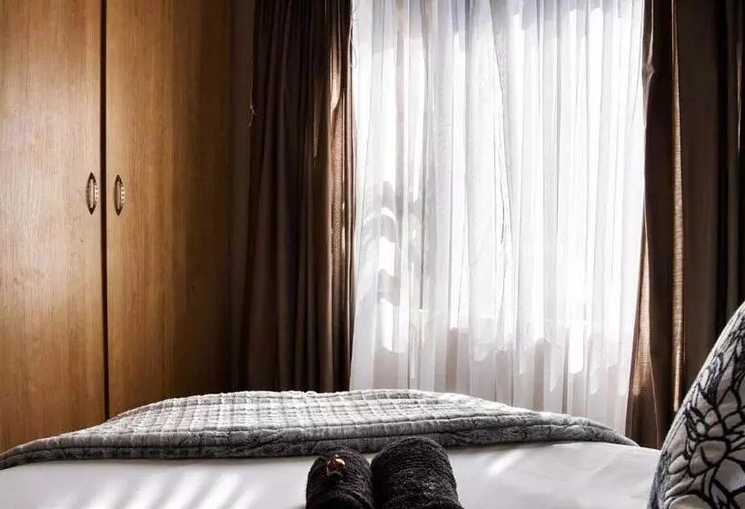 پانسیون Woodpecker S Inn Guest House