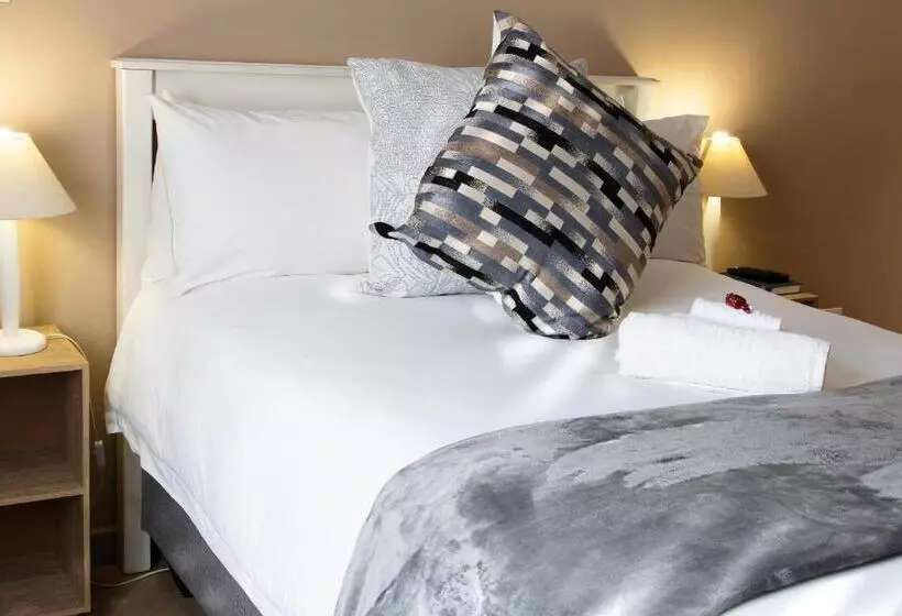 پانسیون Woodpecker S Inn Guest House