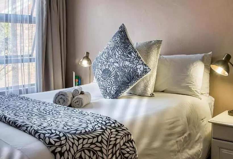 پانسیون Woodpecker S Inn Guest House