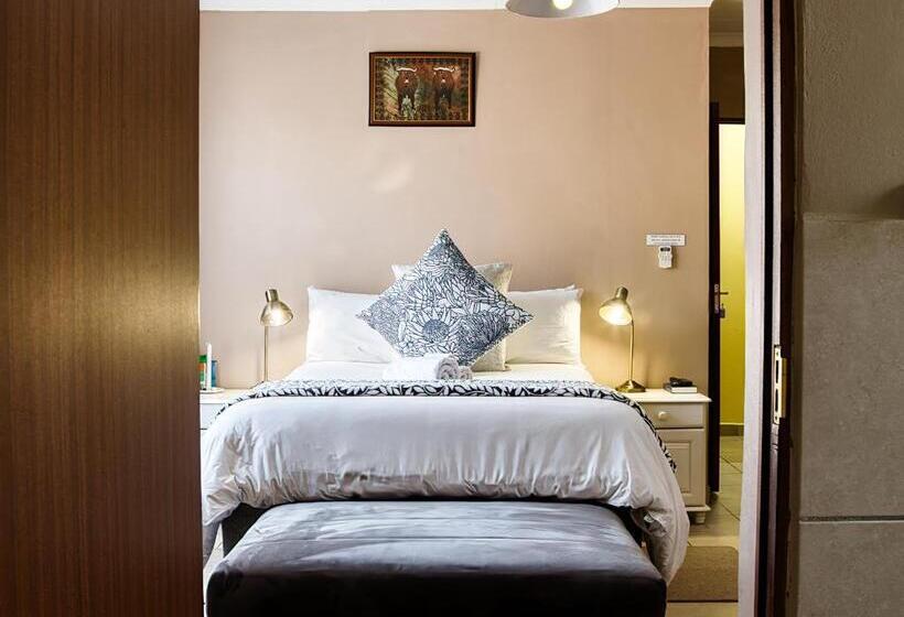 Пансион Woodpecker S Inn Guest House