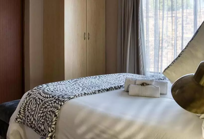 پانسیون Woodpecker S Inn Guest House