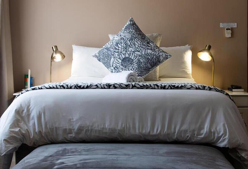 Пансион Woodpecker S Inn Guest House