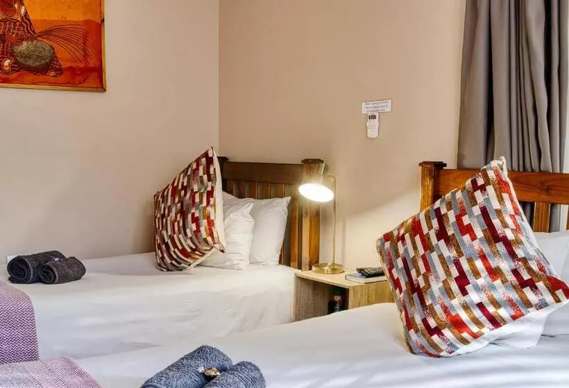 پانسیون Woodpecker S Inn Guest House