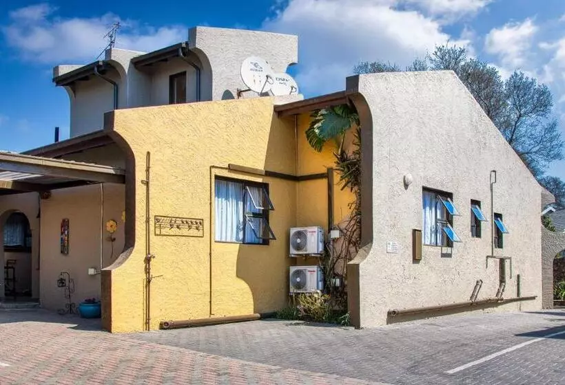 پانسیون Woodpecker S Inn Guest House