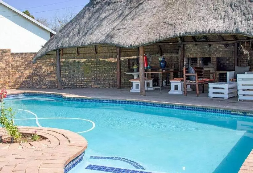 پانسیون Woodpecker S Inn Guest House