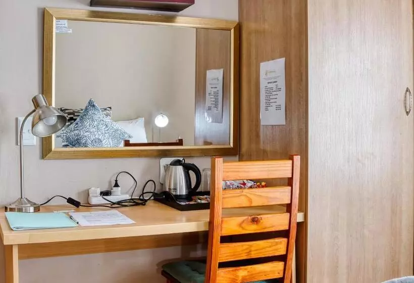 پانسیون Woodpecker S Inn Guest House