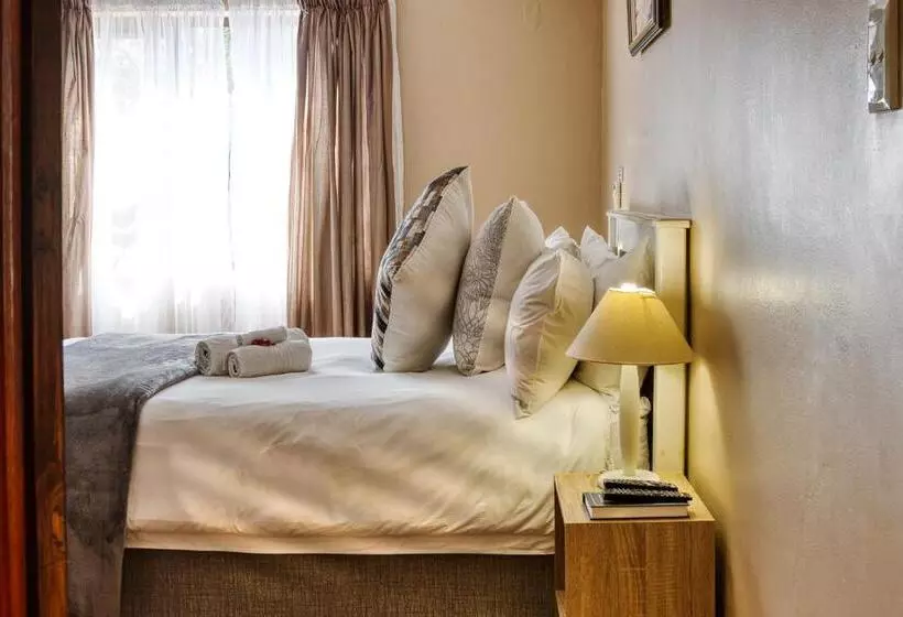 پانسیون Woodpecker S Inn Guest House