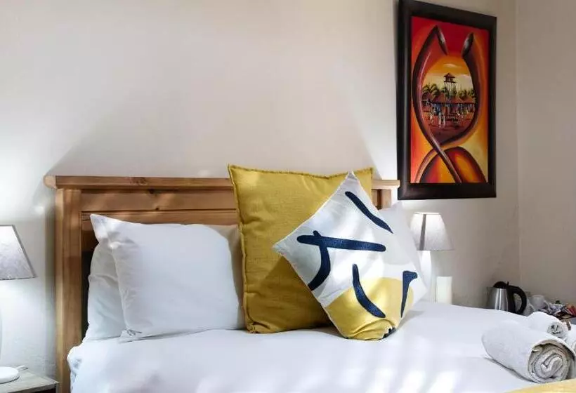 پانسیون Woodpecker S Inn Guest House