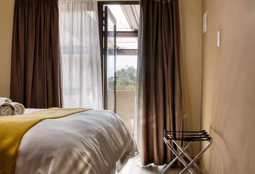 پانسیون Woodpecker S Inn Guest House