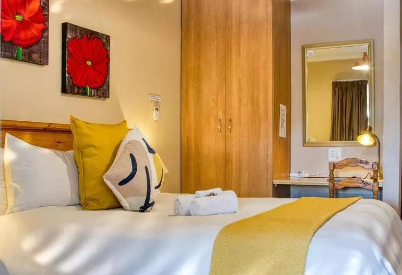 پانسیون Woodpecker S Inn Guest House