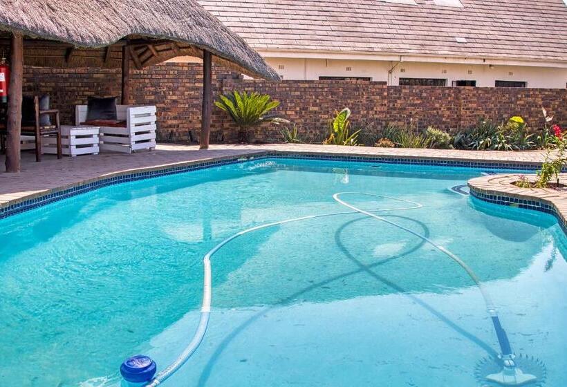 Пансион Woodpecker S Inn Guest House