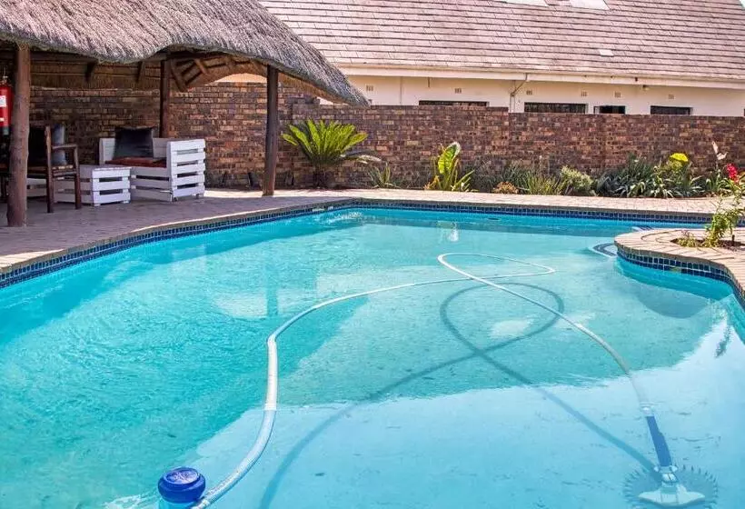 پانسیون Woodpecker S Inn Guest House