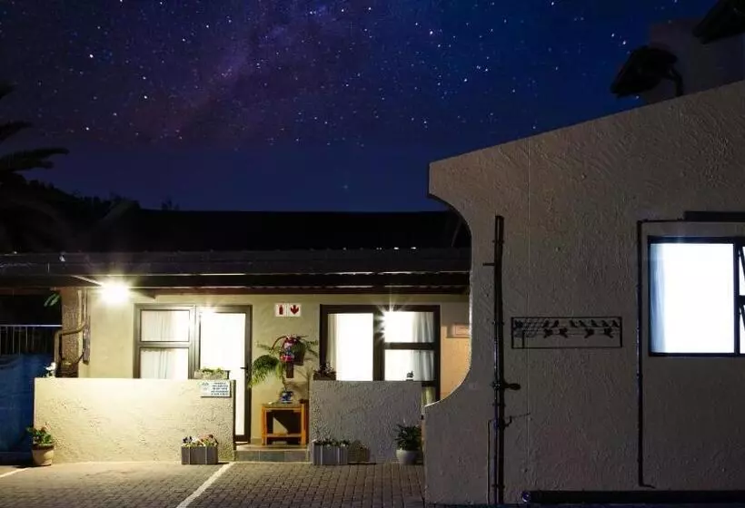 پانسیون Woodpecker S Inn Guest House