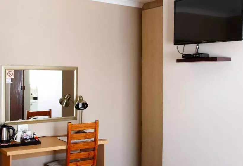 پانسیون Woodpecker S Inn Guest House