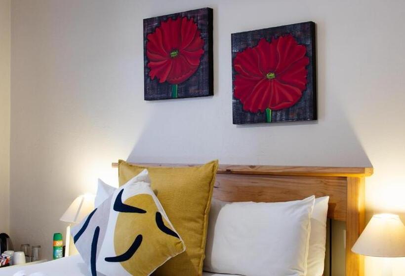 Пансион Woodpecker S Inn Guest House