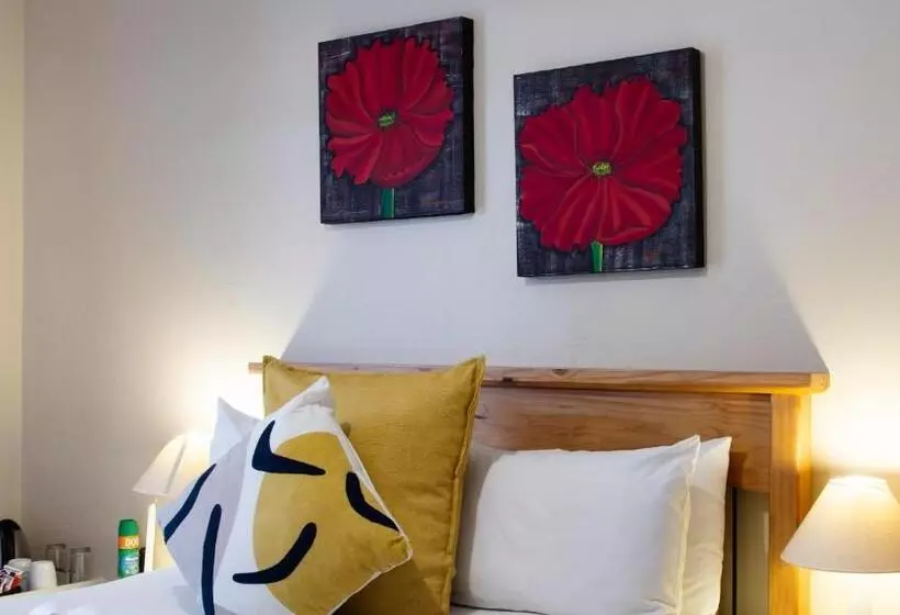 پانسیون Woodpecker S Inn Guest House