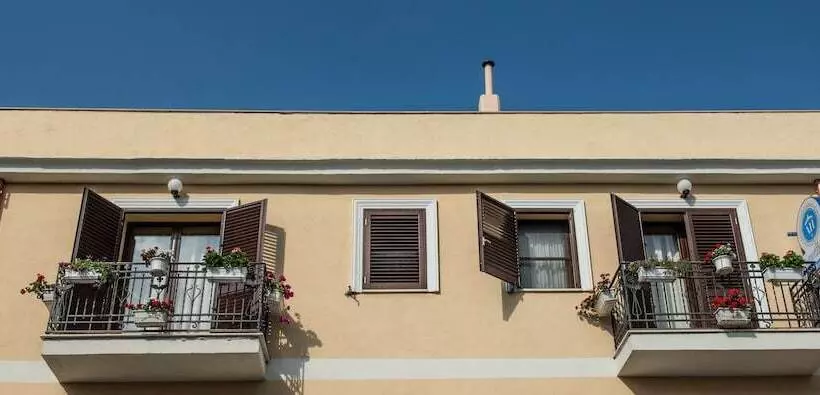 Airport House B&b