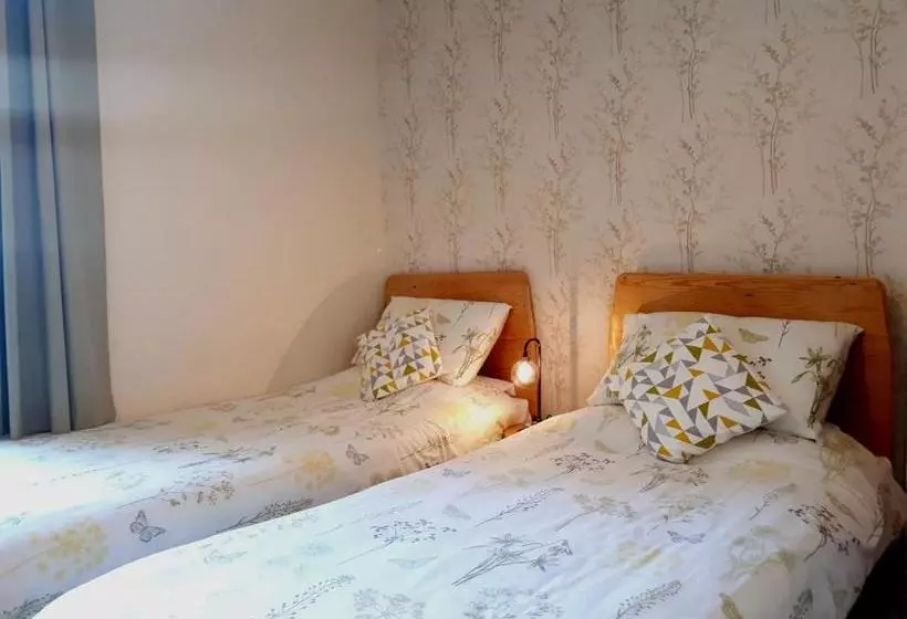 ベッドアンドブレックファースト Abberley Guest House