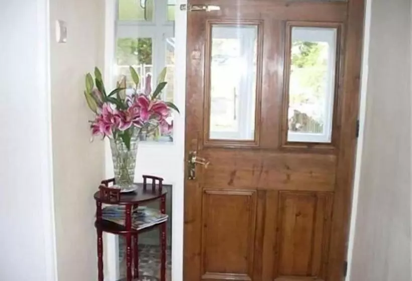 Cedar House B&b