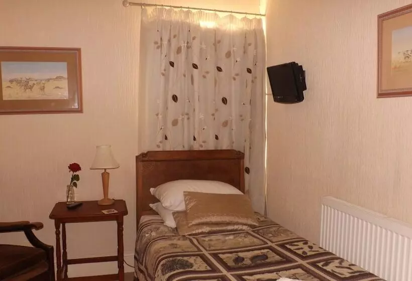 Cedar House B&b