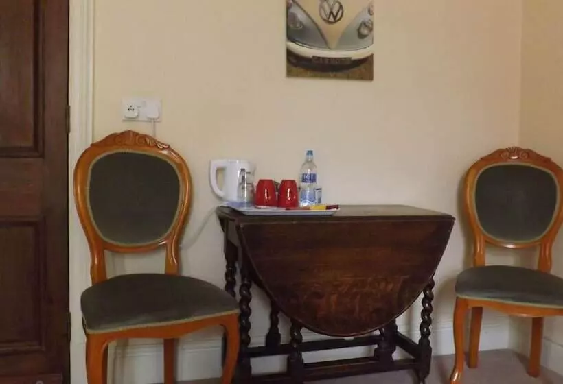 Cedar House B&b