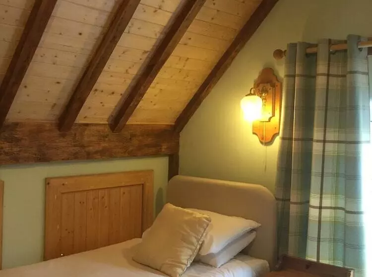 Cedar House B&b